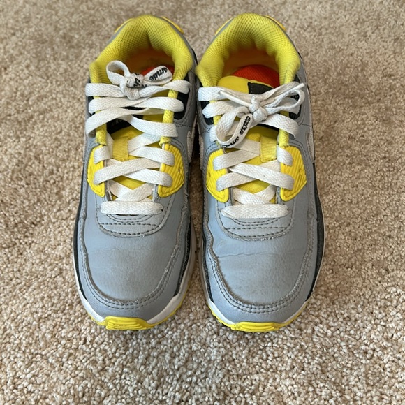 Nike air smiley face shoes. - Picture 2 of 10